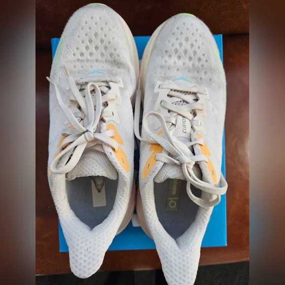 HOKA Clifton 9 size 7 womens - Picture 3 of 15